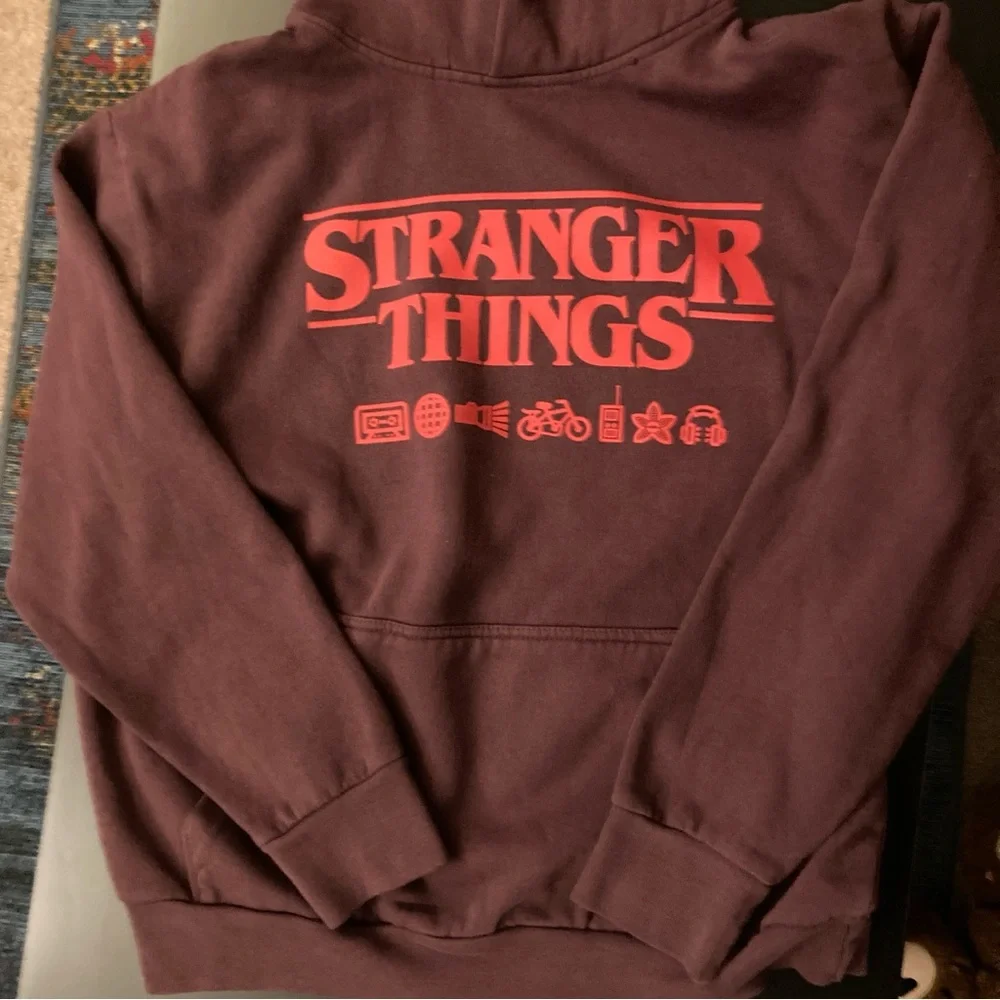 Netflix House Stranger Things Maroon Hoodie NWT - Picture 2 of 7